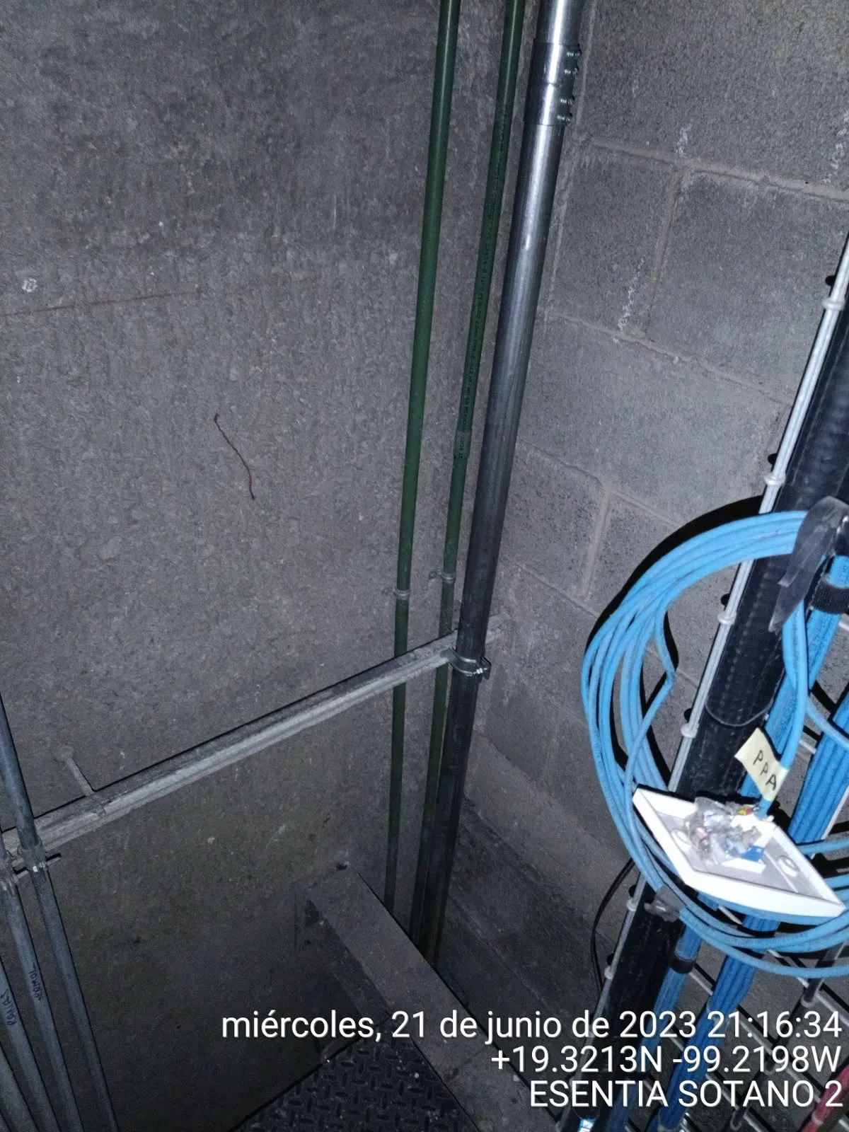 Anclaje de soportes para escalerilla portacables en losa inferior